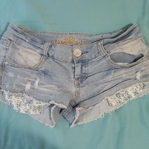 Almost famous Jean shorts